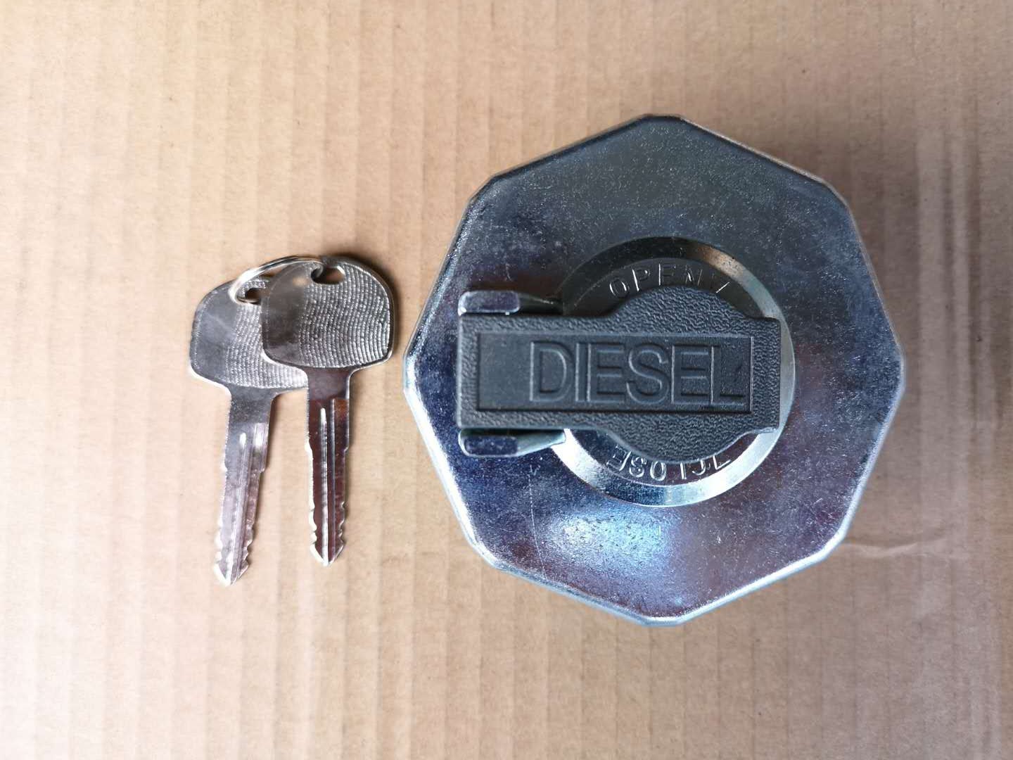 8981460100 ISUZU NPR Fuel Cap Round Octagon With Lock And Diesel Open Close Words
