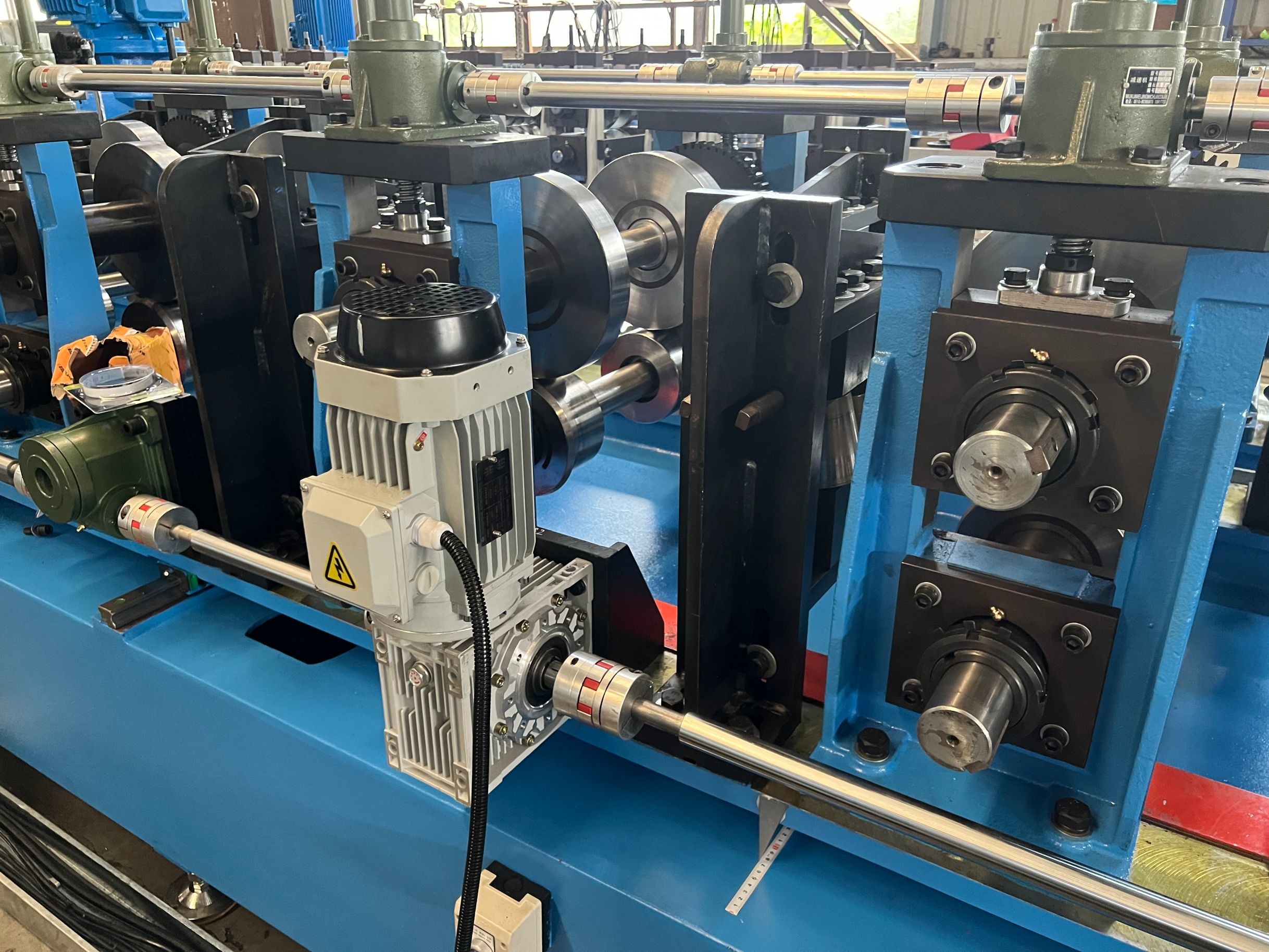 50HZ 3Phase Door Frame Roll Forming Machine With 3.0KW 4.5 * 1.2 * 1.5m High Voltage