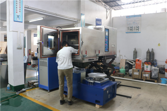 Auto Parts Vibration Test Machine , Battery Vibration Testing Equipment UN38.3