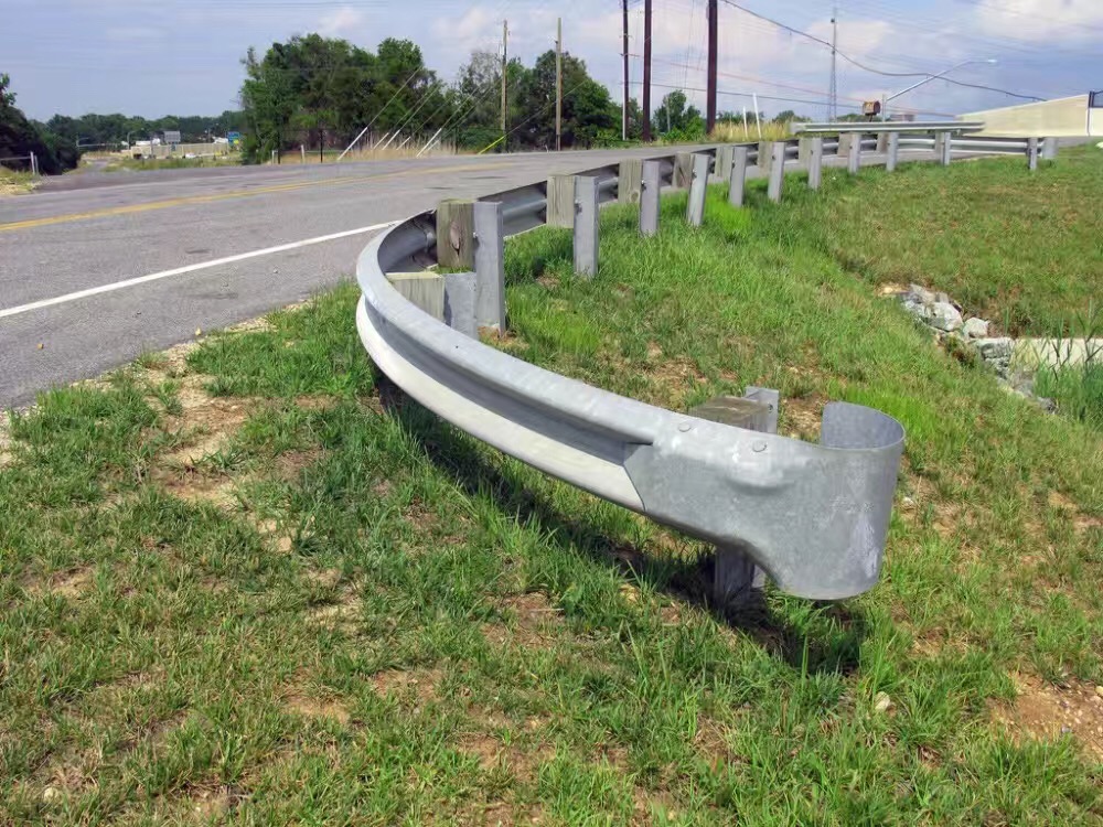 Customized Hot Dip Galvanized Highway Guardrail 345 Material