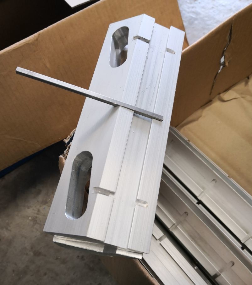 Durable Industrial Aluminum Extrusion Profiles As Holder For Mining Machining