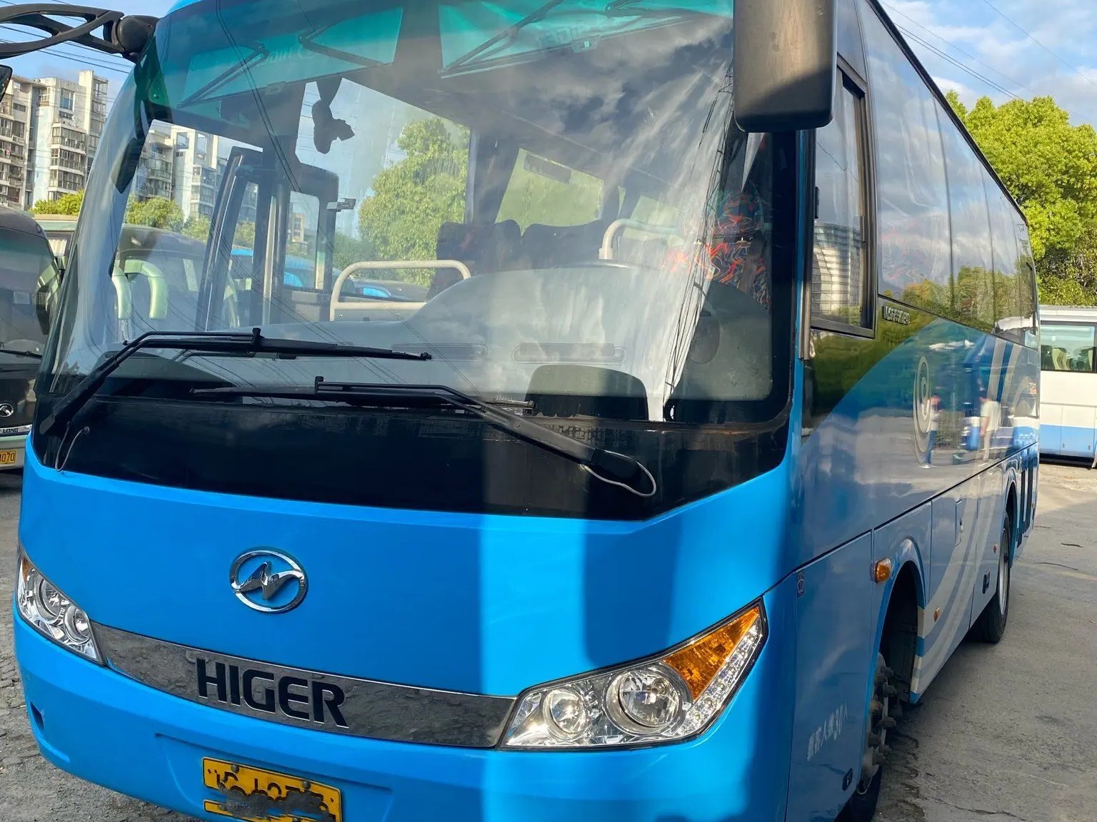 Used Shuttle Bus 30 Seats Official Vehicle Left Hand Drive 4 Cylinders Engine 2nd Had Higer XML6112 With A/C