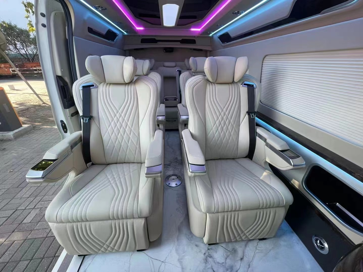9 Seats Gasoline Toyota Hiace With Luxury Seat New Arrived Mini Bus