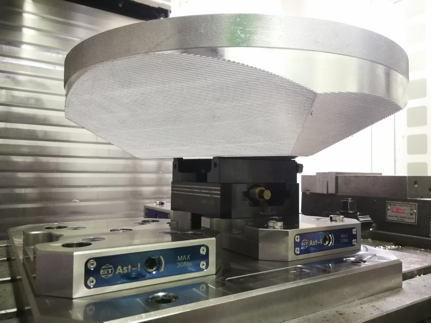 Manual 3 / 5 Axis Milling Vise Aluminum Jaws 75Nm Maximum Torque