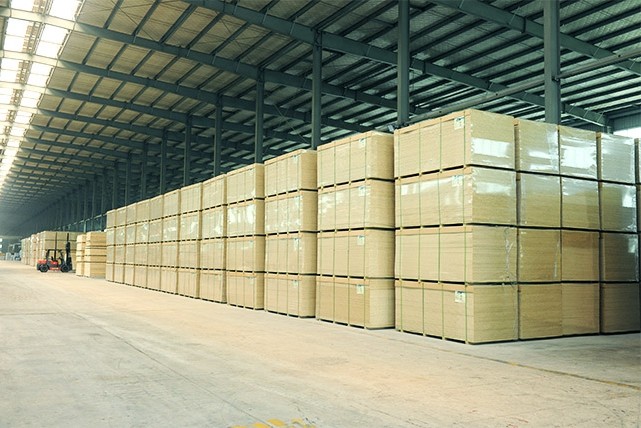 Oriented Strand Board OSB2 Three Layer With Radiata Pine 2745mm Length For Load Bearing Panel