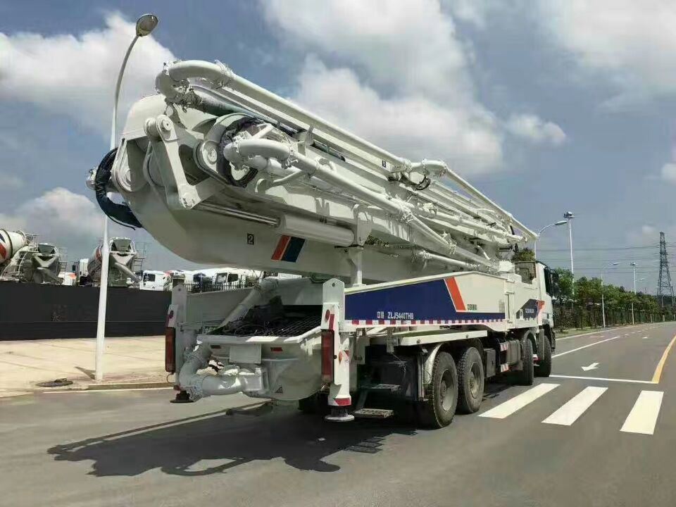 Full Recondition Zoomlion 56m Used Concrete Pump with Benz Chassis