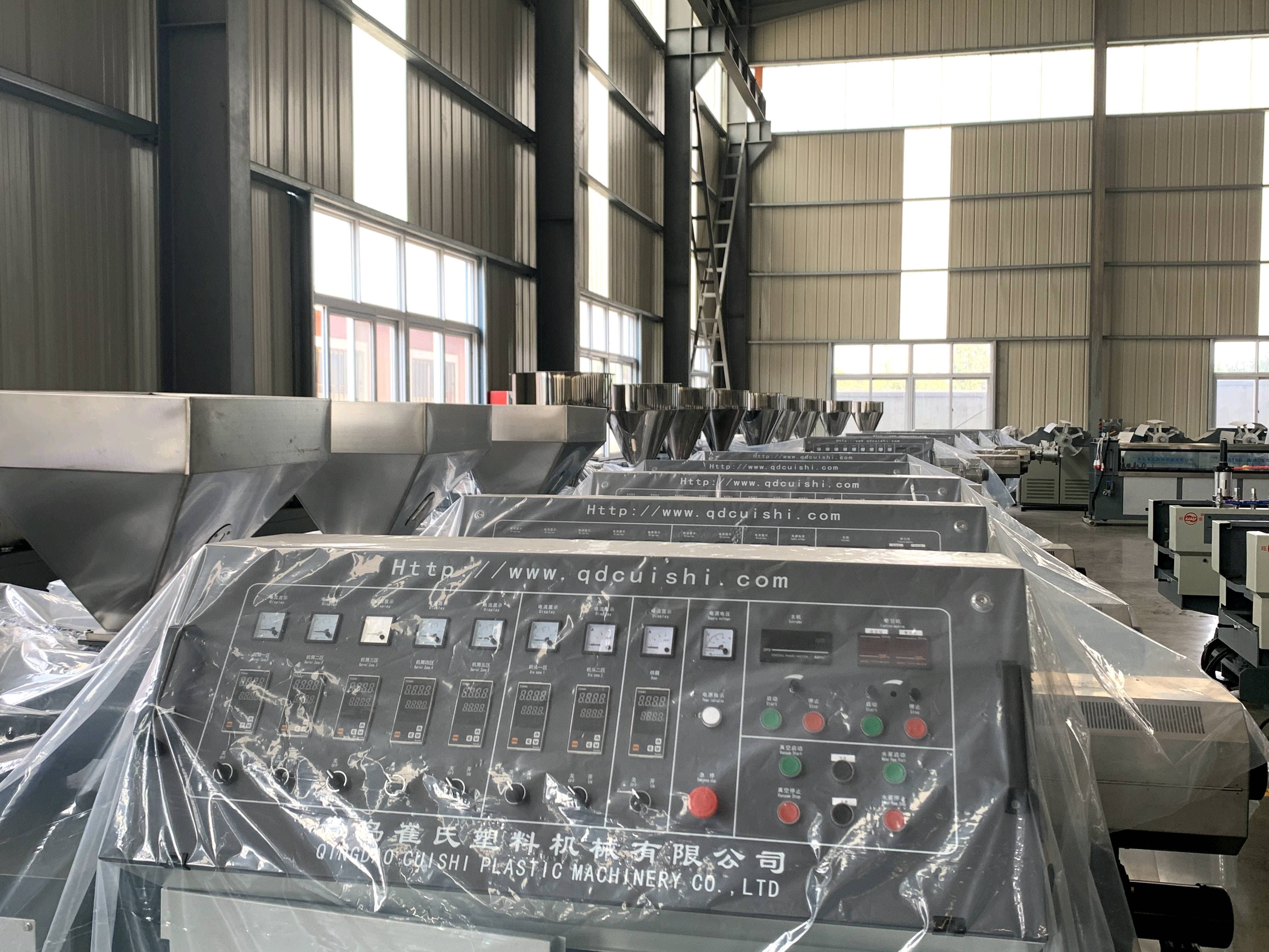 Polymer Extrusion Hot Water Supply Pipe Plastic Screw Extruder With 70mm Screw Diameter And 1000mm Screw Length