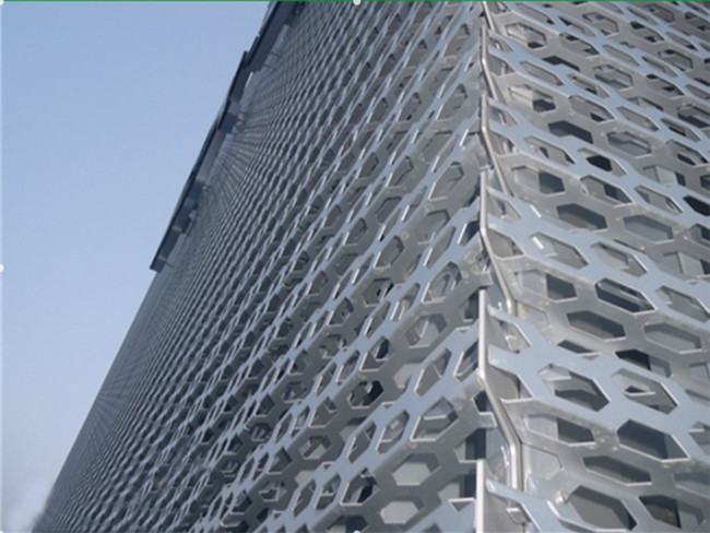 Hexagonal Perforated Aluminum Sheet Artistic Corrugated Shape Moisture Proof