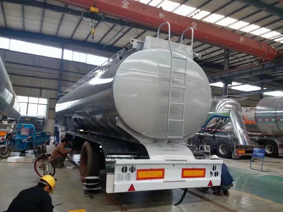 50000 Liters 3 Axle Aluminum Fuel Tank Trailer , Stainless Steel Oil Tank Truck