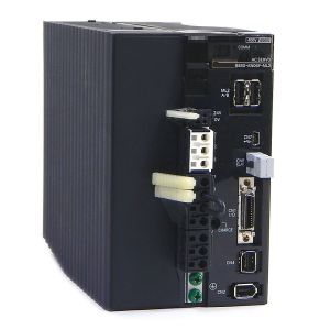 Omron R88D-KT04H AC Servo Driver OMRON Analog Inputs Pulse 200VAC 400W