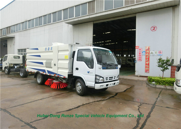 Outdoor Vacuum Isuzu Road Sweeper Truck / Urban Street Road Cleaning Vehicle