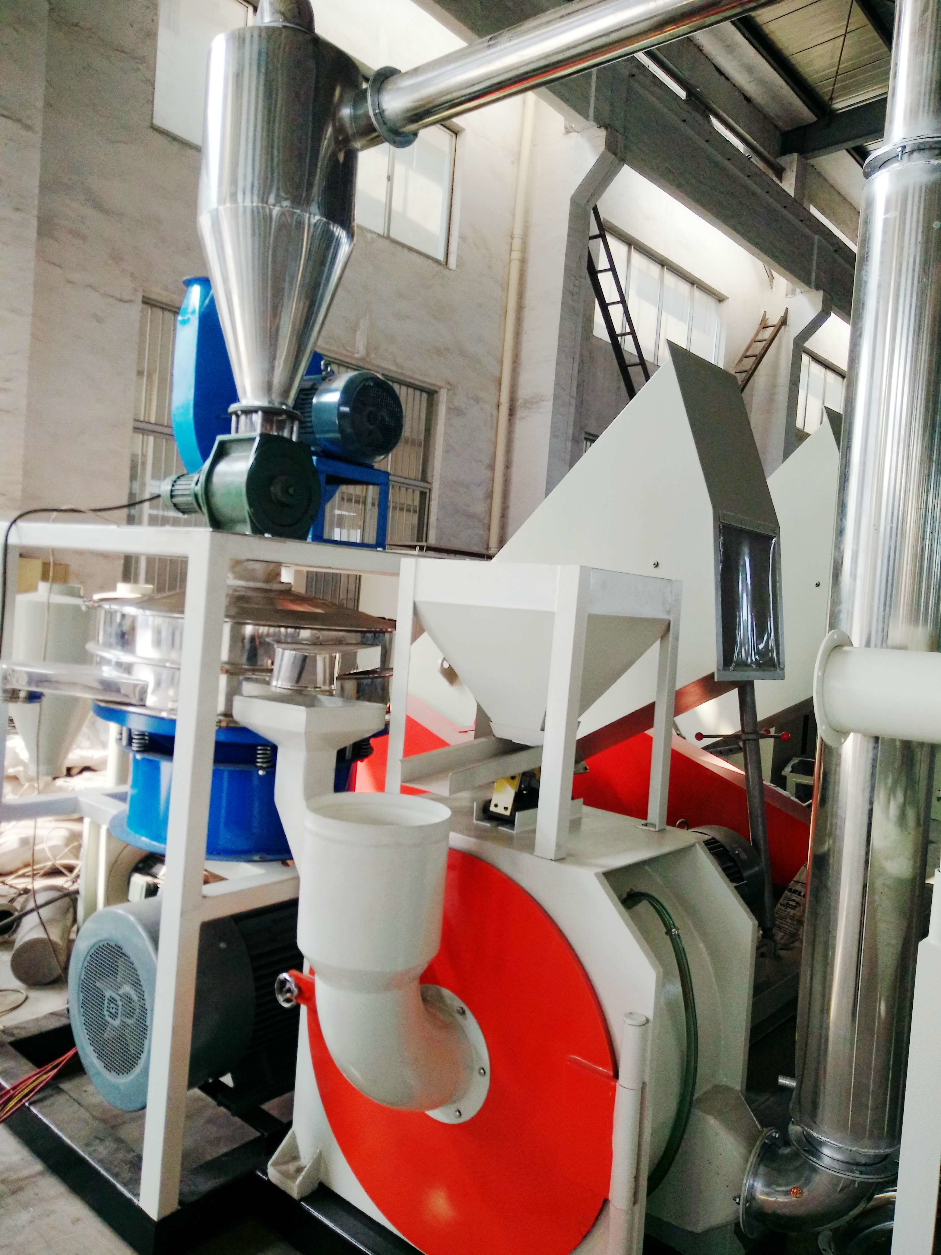 Small Size Plastic Milling Machine For LDPE / EVA Fully Sealed Voltage Protection