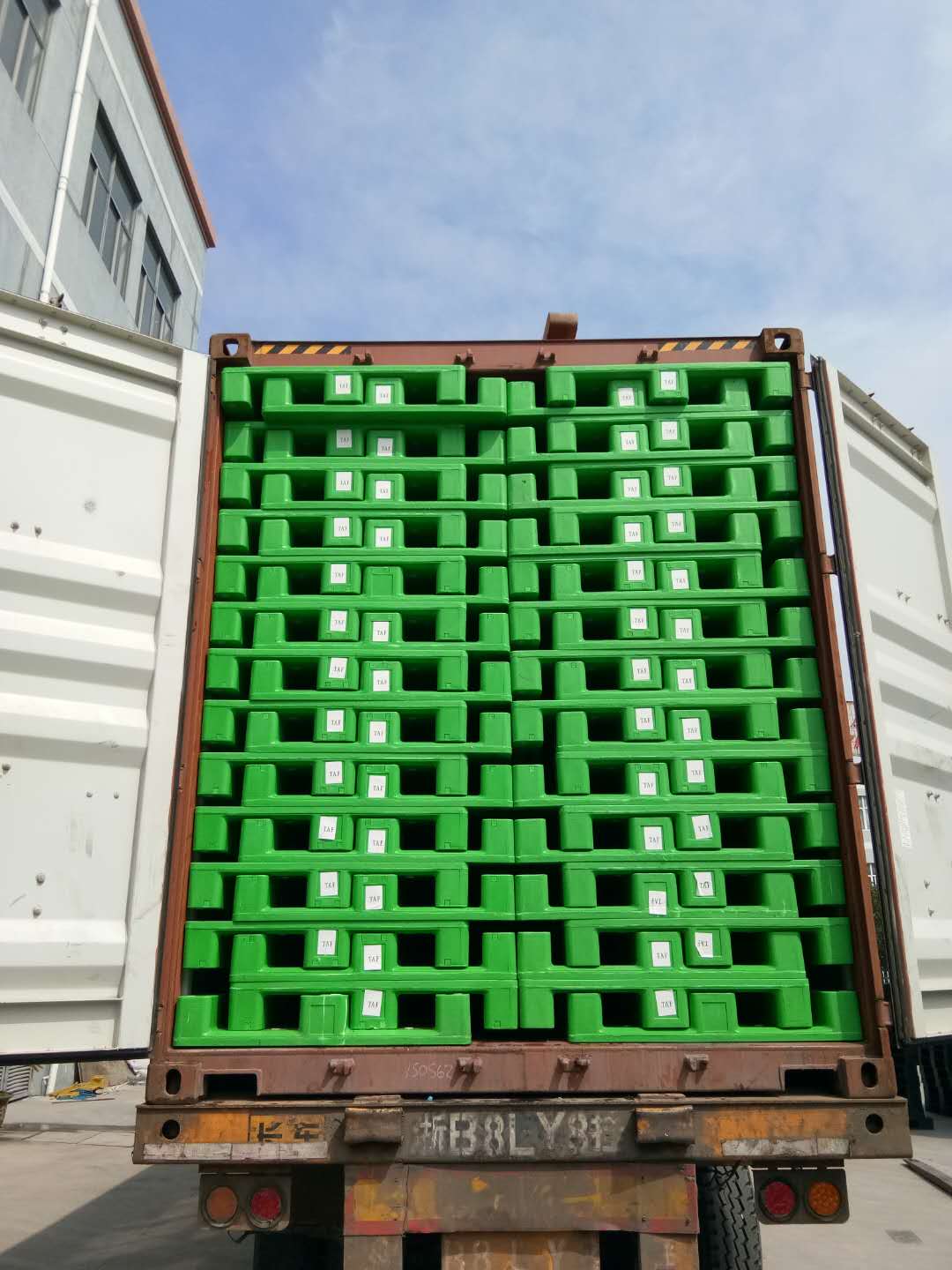 1400X1100mm steel reinforced hygienic stackingHeavy duty reusable plastic pallet for storage