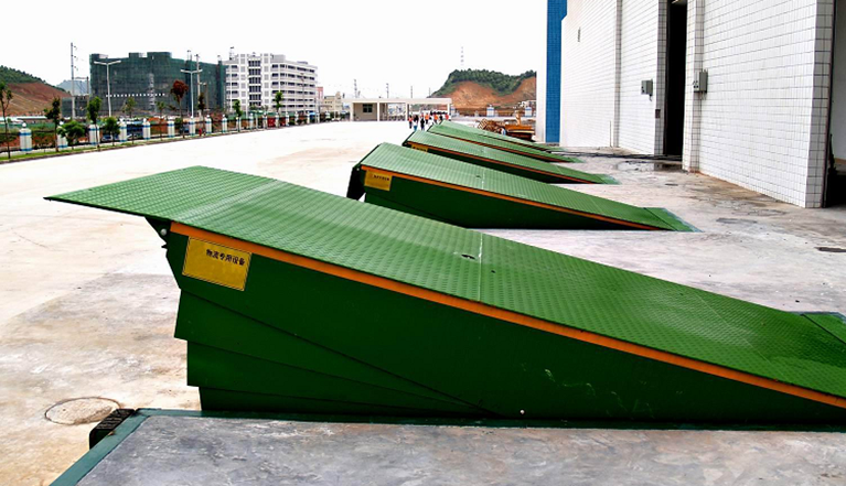 Stationary Fixed Hydraulic Loading Dock Ramp with 6 Tons Load Capacity