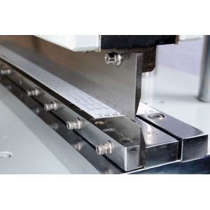 Linear Blades PCB Depaneling with Height Rigorous 70mm Components