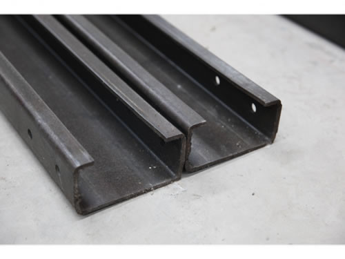 Anti - Rust Purlin auto punching interchangetable c or z Roll Forming Machine with Mitsubishi PLC 1.5mm - 3.0mm