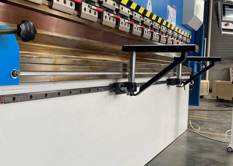 Cnc System 220Tons 3200mm DA53T 4+1 Hydraulic CNC Press Brakes With R Axis Steel Plate Bending Machine