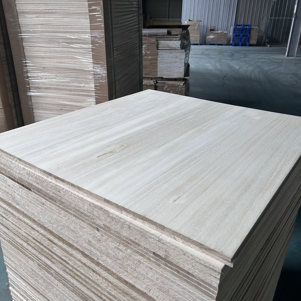 Customized Wooden Moulding Solid Wood Timber Paulownia Wood Board in Natural Color
