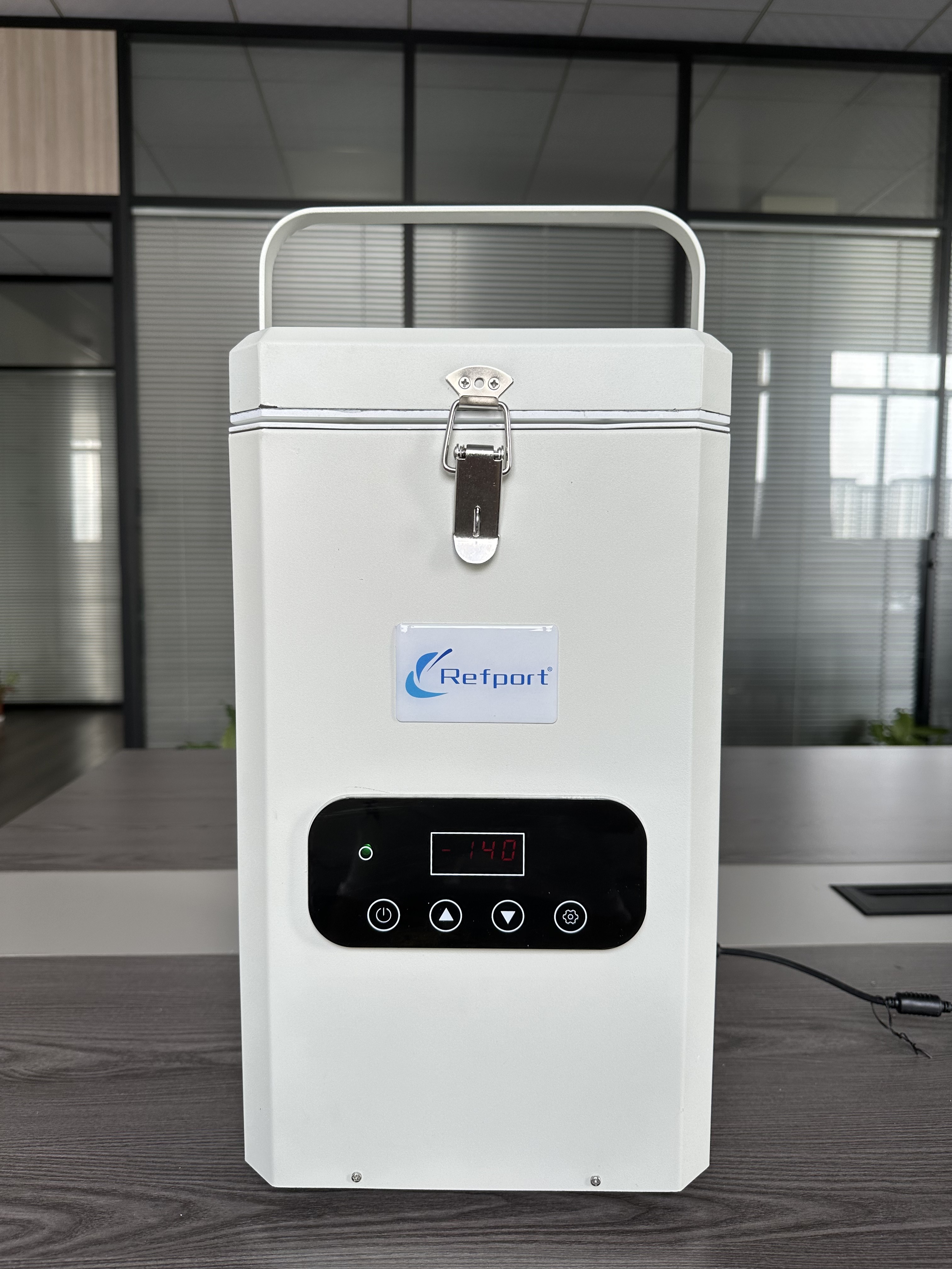 2L ULT Stirling Cooler Mini -120 Portable Medical Laboratory Freezer for Deep Cooling