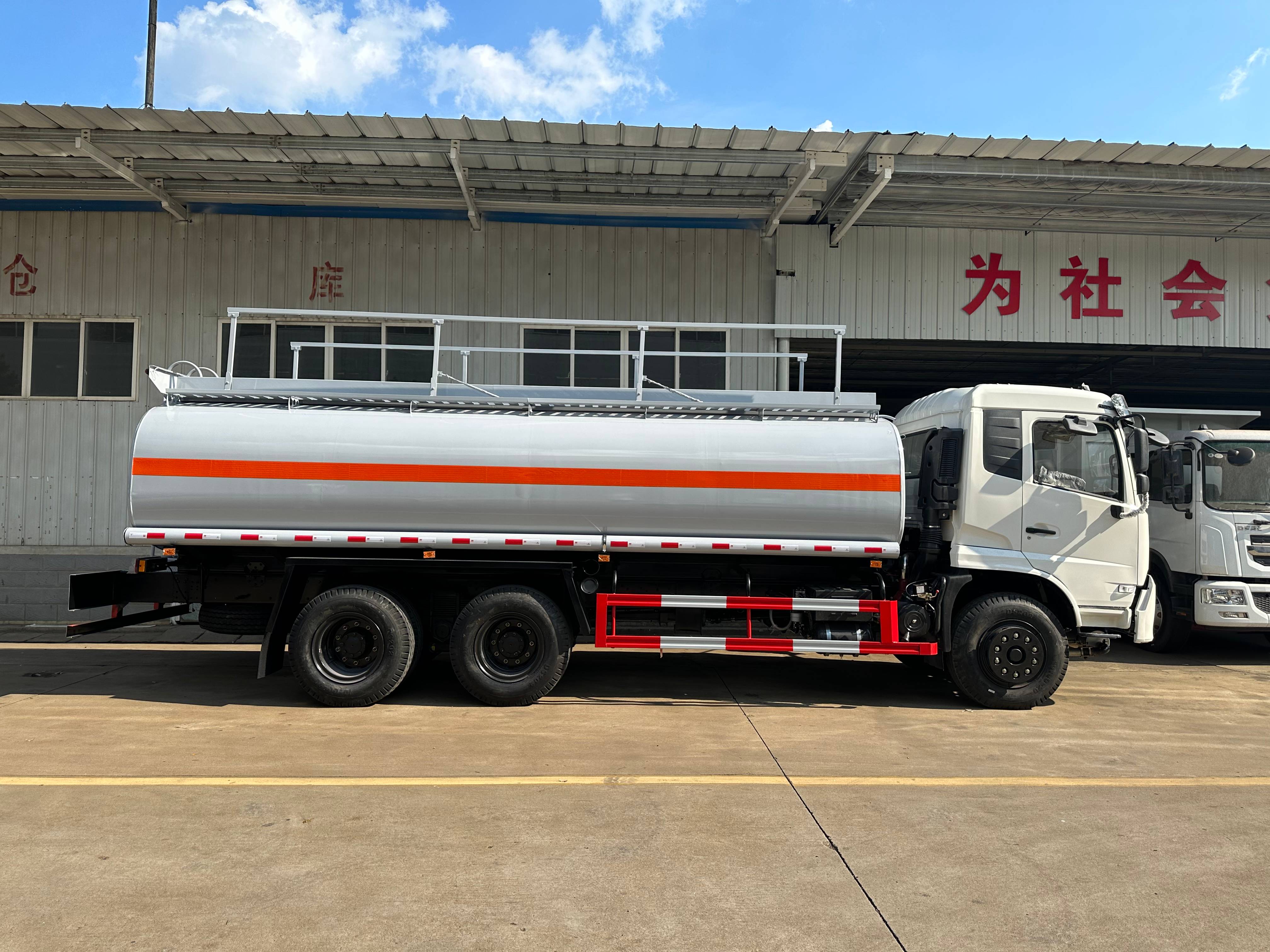 CIMC 4 axles 54000liters 6 compartments Carbon steel transport liquid chemical petroleum food processing oil fuel tank trailer