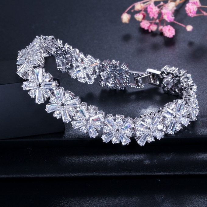 New Flower Bracelet Shining Tiny CZ Crystal Charming Bracelet Link Chain Bracelet for Women Wedding Party Jewelry