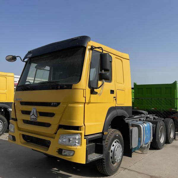 SINO TRUCK 40T 50T Howo Tractor Truck with WEICHAI Engine 300-400L Fuel Tank