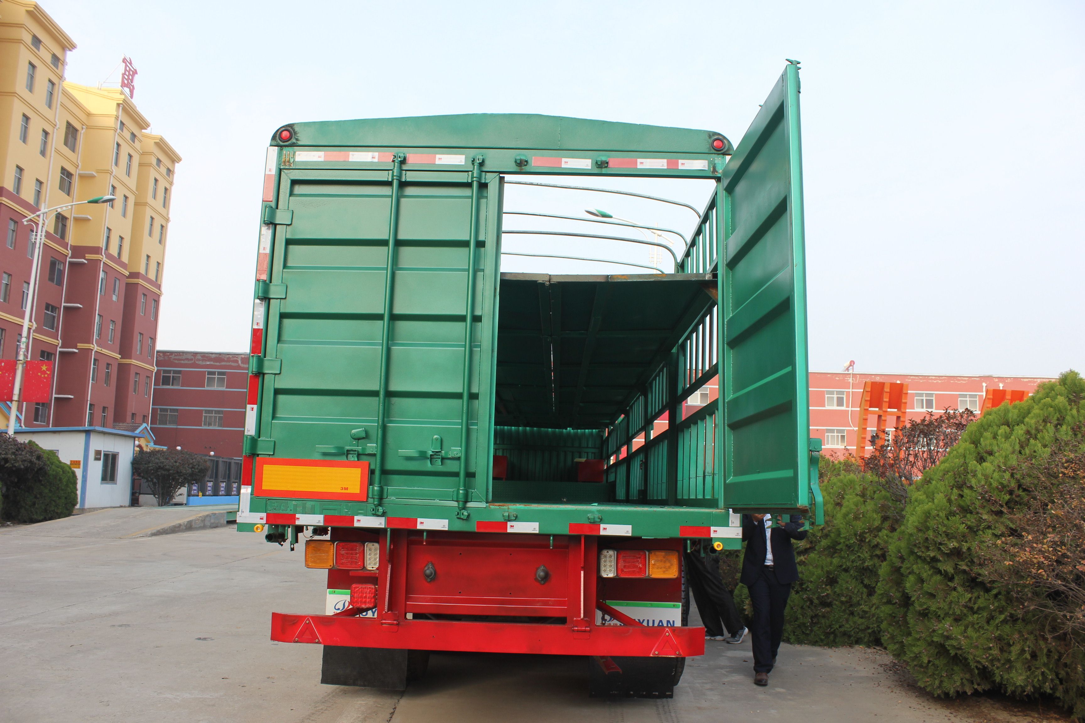 Double Deck 3-axle Steel Animal Transport Storehouse Bars Semi Trailer Superior Design