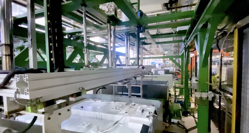 Kinte Mould Specializing In Large Scale Flip Hot Runners