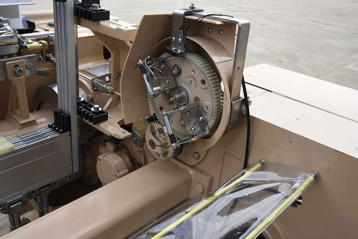 2ND Hand Airjet Loom 320cm Weaving Water Jet Looms Spare Parts Electronic Feeder