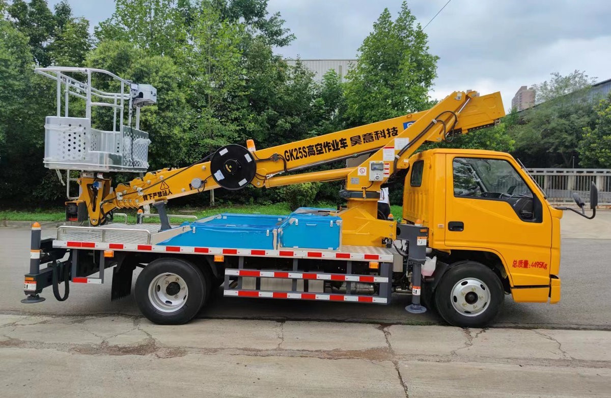 20 Meter Aerial Work Vehicle That Can Be Lifted , Hoisted , Pulled And Operated