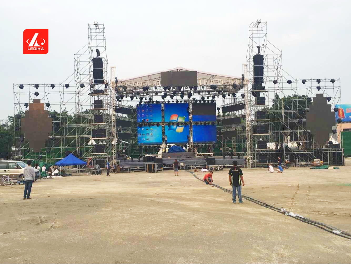 Dragon Steel Iron Layer Truss Stage Line Array Tower For Large Concert Speakers Sound System