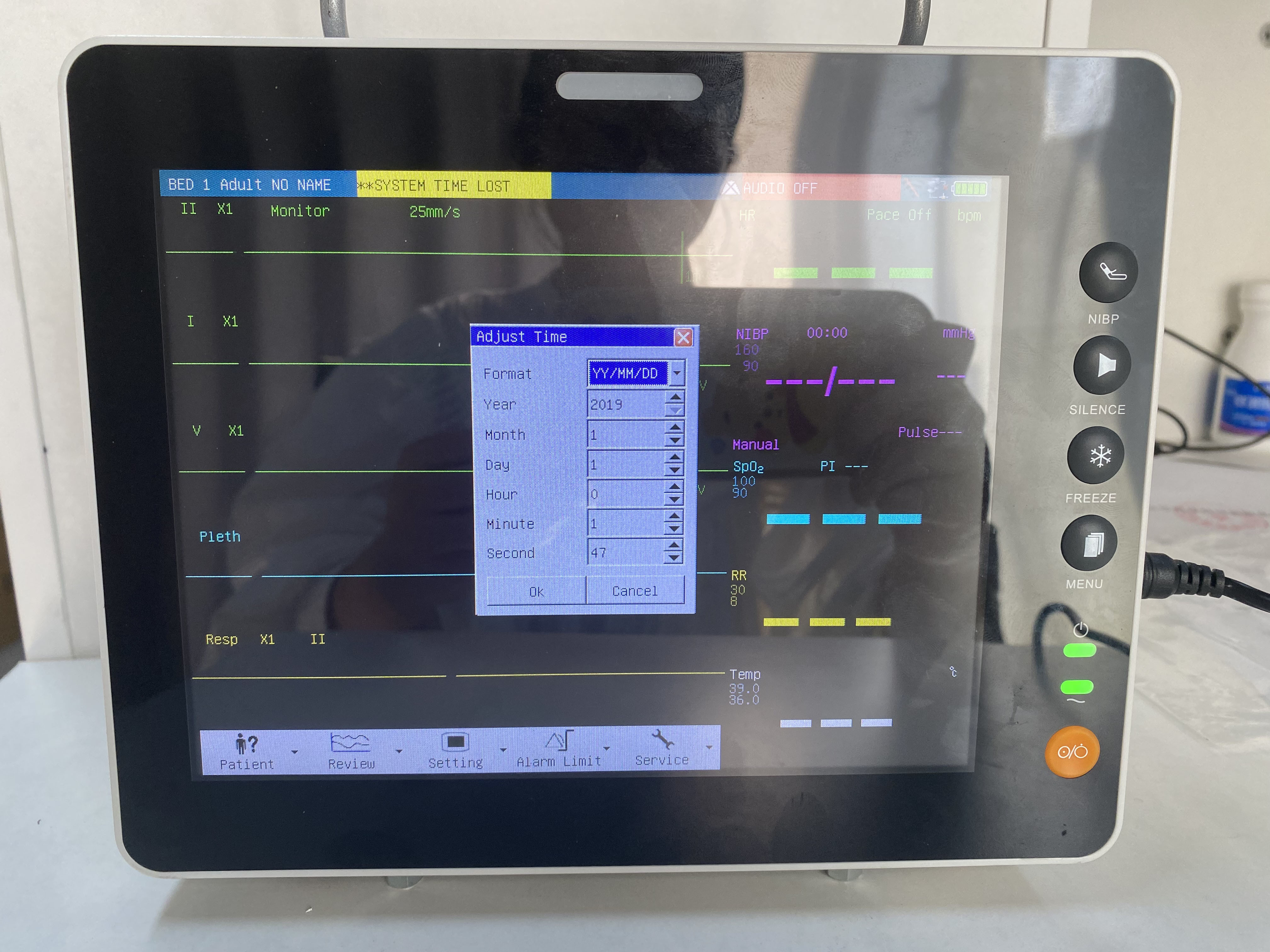 8 Hours Life Multi Parameter Patient Monitor For ECG/ HR/ RESP/ SPO2/ NIBP/ Temp
