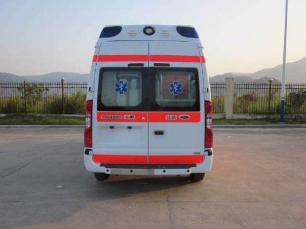 Ford Long Axle Medical Emergency Ambulance 9 Seat Front Rear Drive 4×2