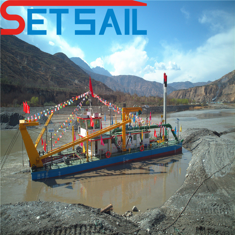 Water Flow 2000m3 Hydraulic Diesel 12 Inch Cutter Suction Mud Dredger