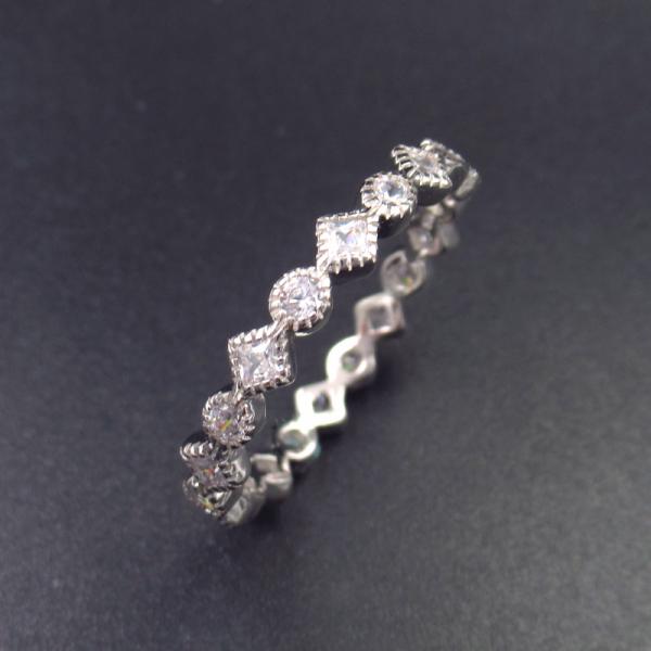 Quality Fashionable Silver Diamond Ring  Round Sequential Arrangement Shape for sale