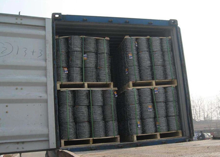 Twist weaving pvc coated green High Tensile Barbed Wire Fence