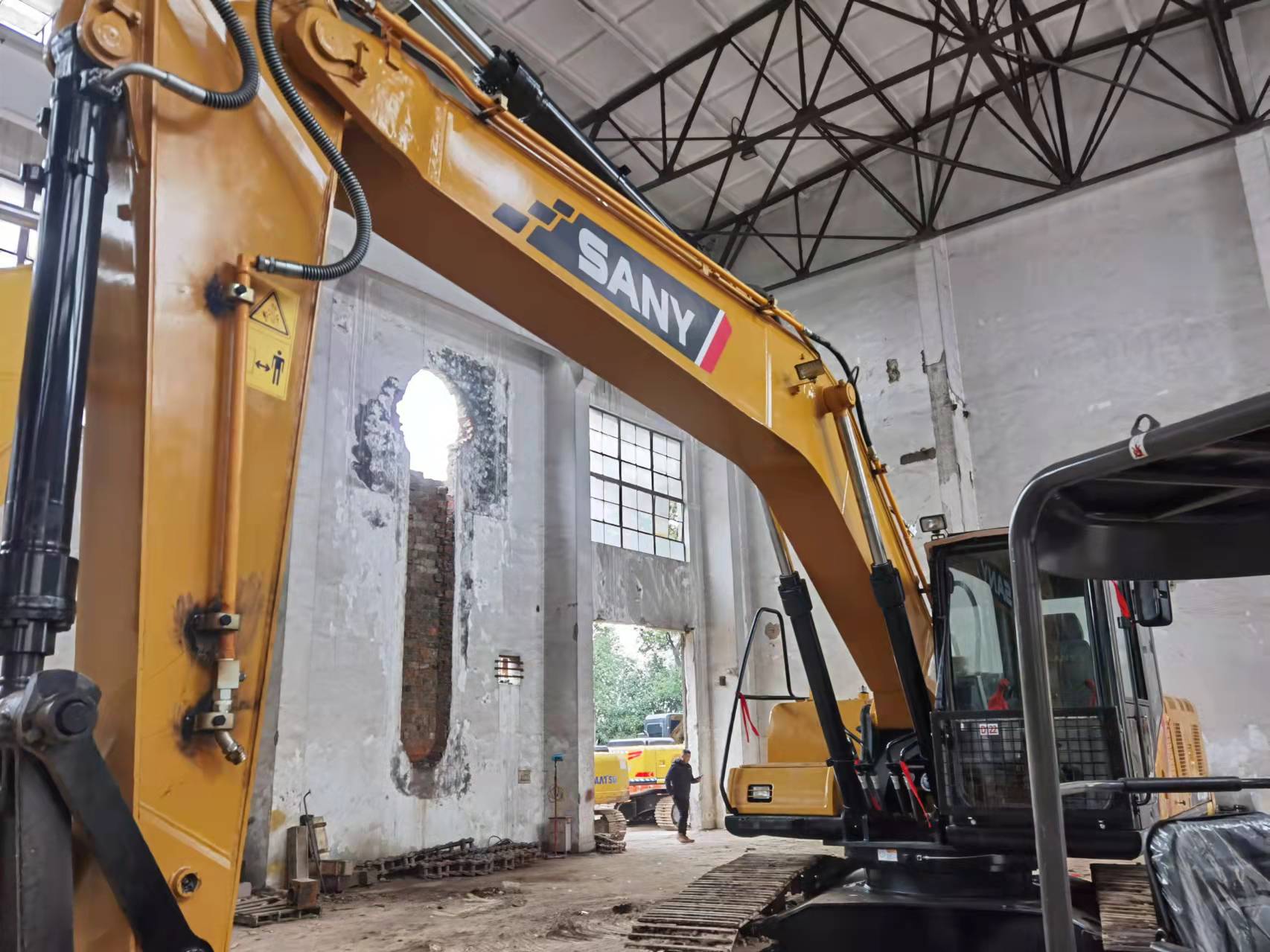 Second Hand ISUZU Engine SANY SY215C Excavator 21ton 1.1m3 Bucket Capacity 2520 Hours Working Time