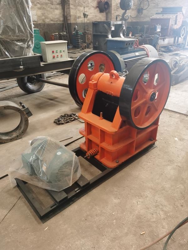 Small Diesel Engine Crusher PE 250*400 Jaw Crusher Driven By Diesel Engine And Motor
