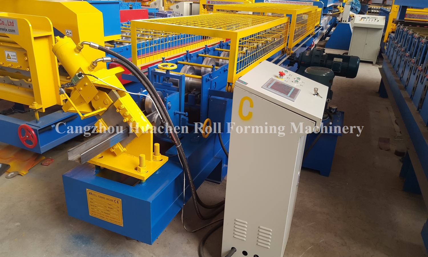 Automatic 80 to 300 mm adjusting c z purlin interchangeable roll forming machine