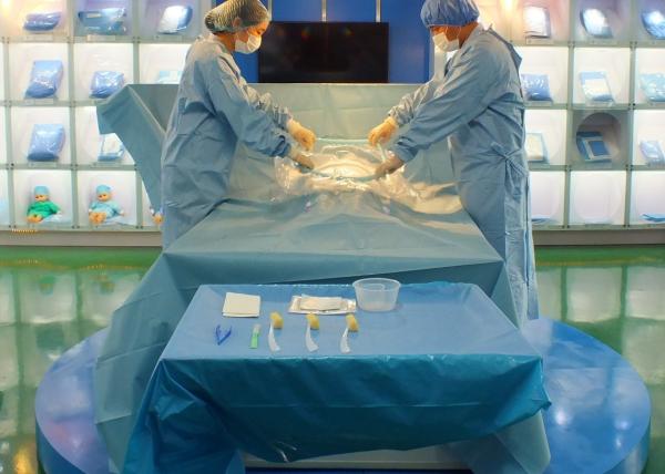Caesarean C Section Disposable Surgical Drapes And Gowns Baby Birth Medical Film
