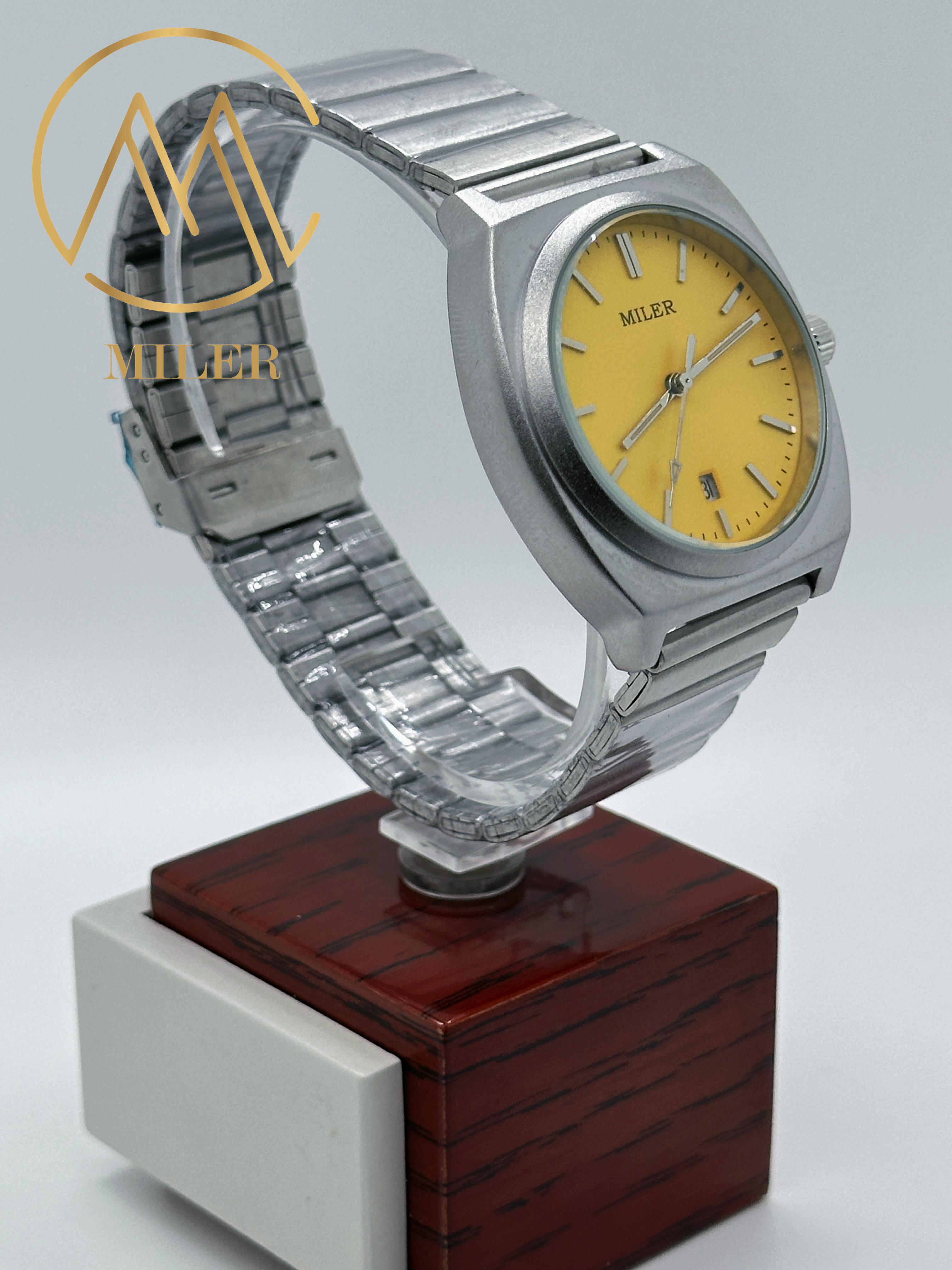 Water-Resistant Quartz Watch For Men With Custom Logo And Digital Display