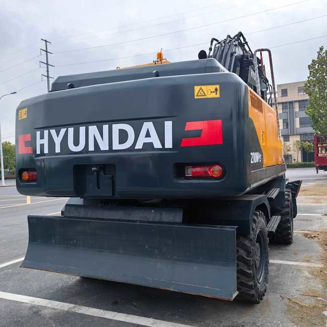 Used Wheel Excavator Hyundai R210Wvs 0.92m3 Bucket Capacity Middle