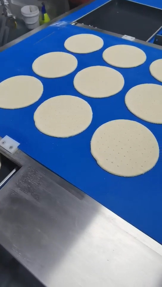 13990mm Pizza Base Production Line 9000pcs/H Electric Pizza Dough Roller Machine