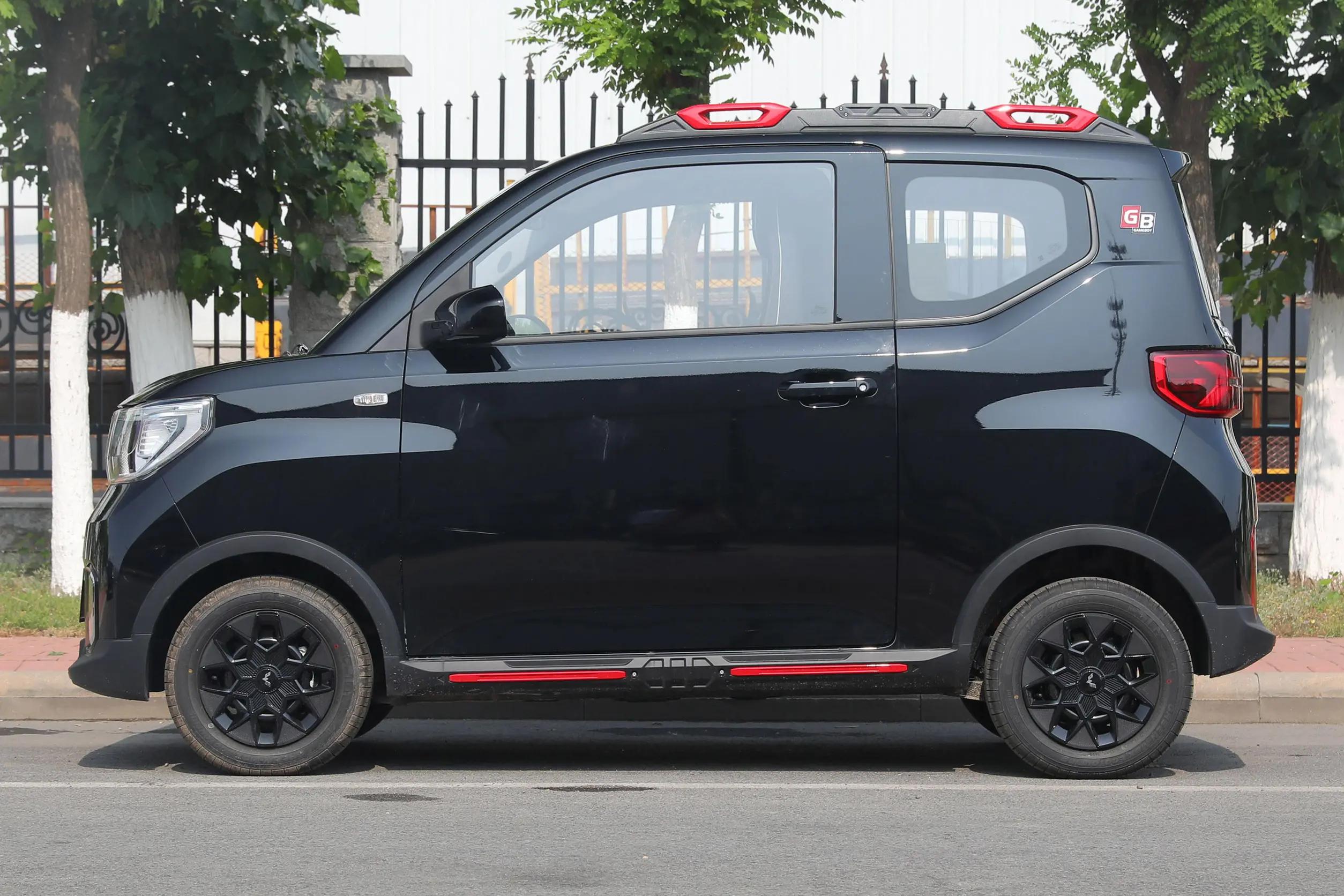 Finest Wuling Mini Lithium EV Car Total Motor Torque ≤100Nm and 80000-100000 km Battery