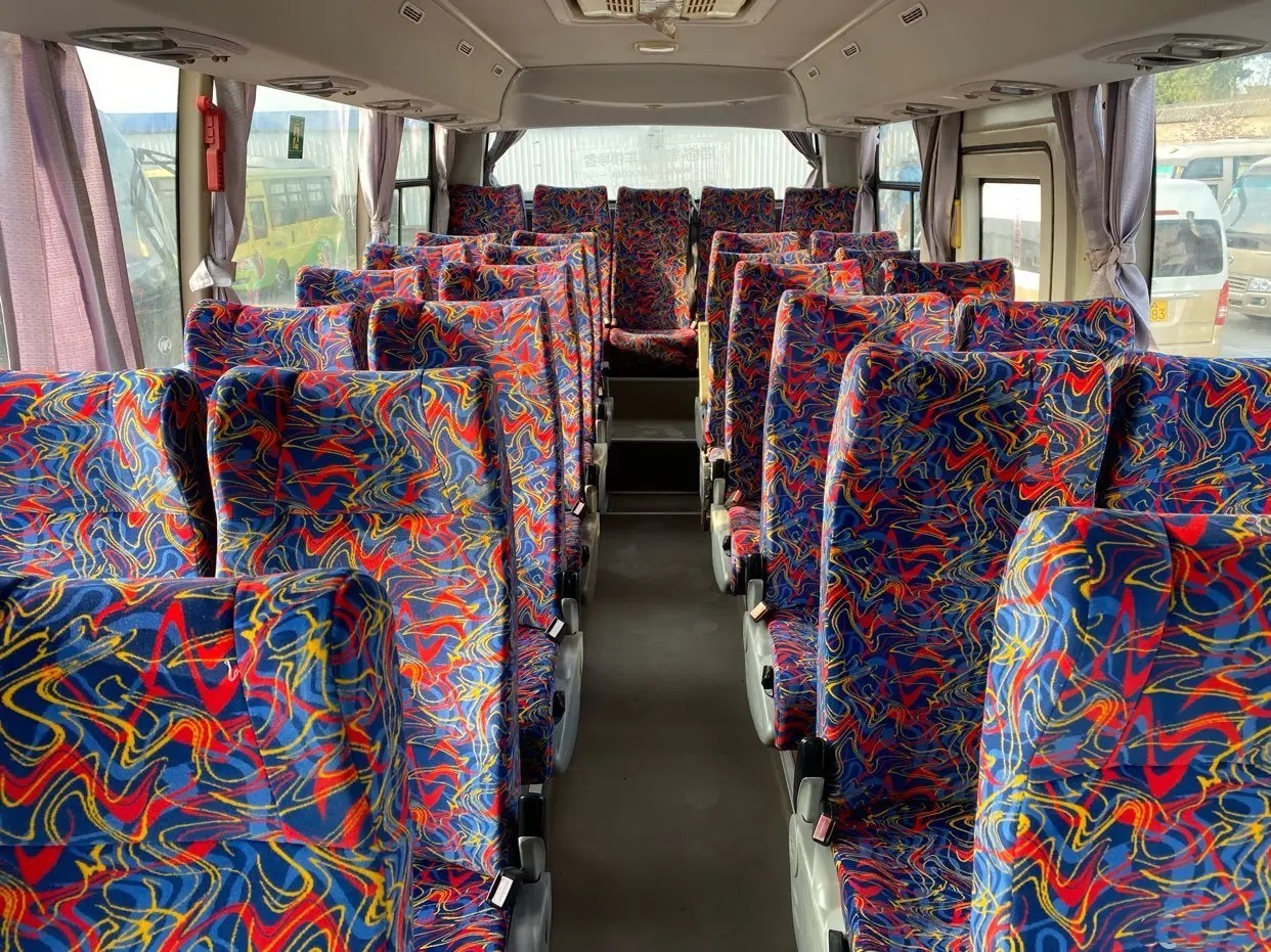 Used City Bus Yuchai Engine 4 Cylinders 31 Seats Sliding Window External Swinging Door Used KLQ6755