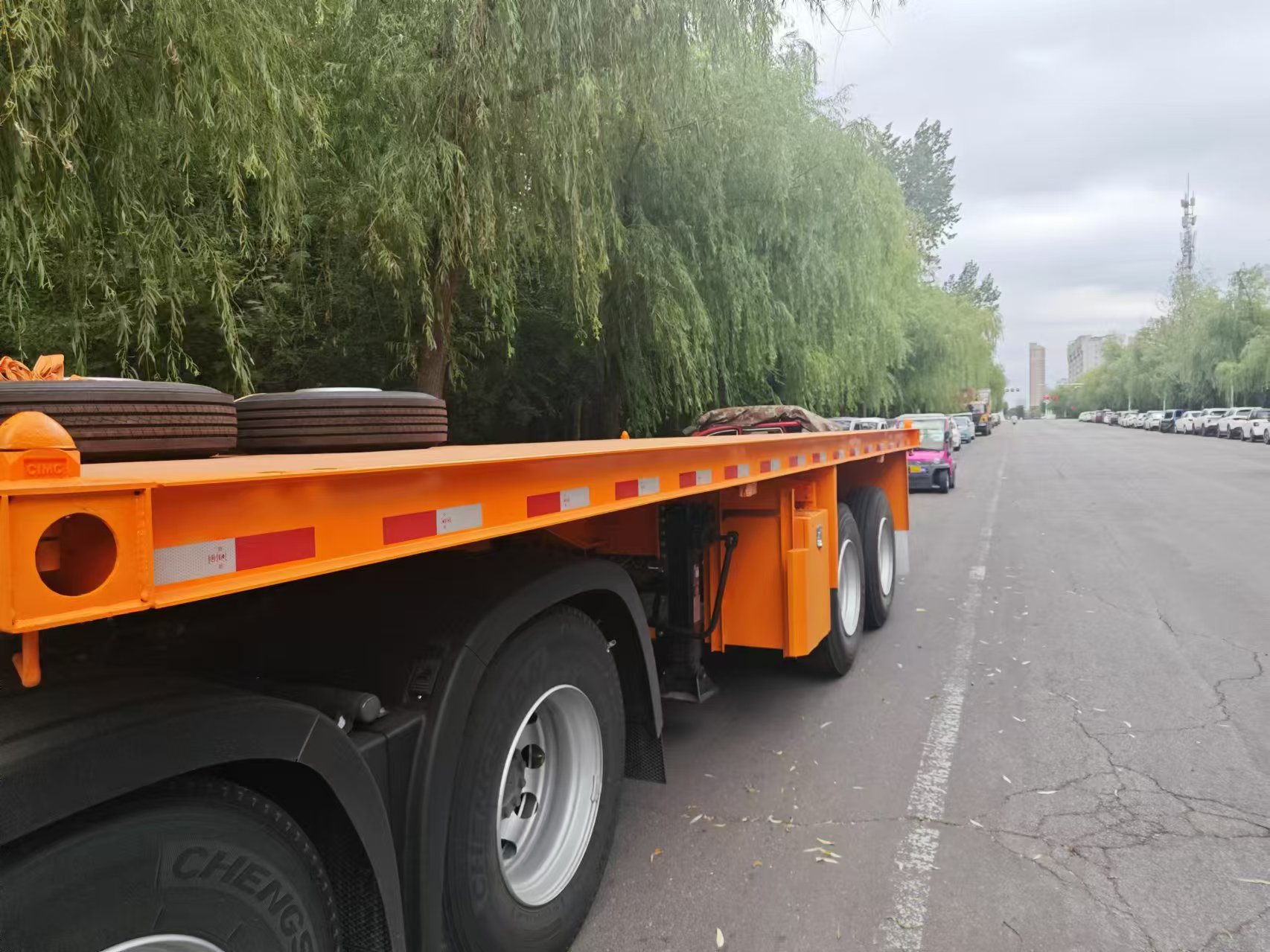 Best Price 40T-100T Flatbed Low Bed Semi Trailer 3-Axle Skeletal Semi-Trailer for Container Transport