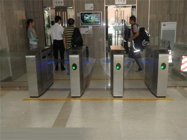 Electrical Retractable Flap Barrier Gate , Supermarket / Subway Turnstile