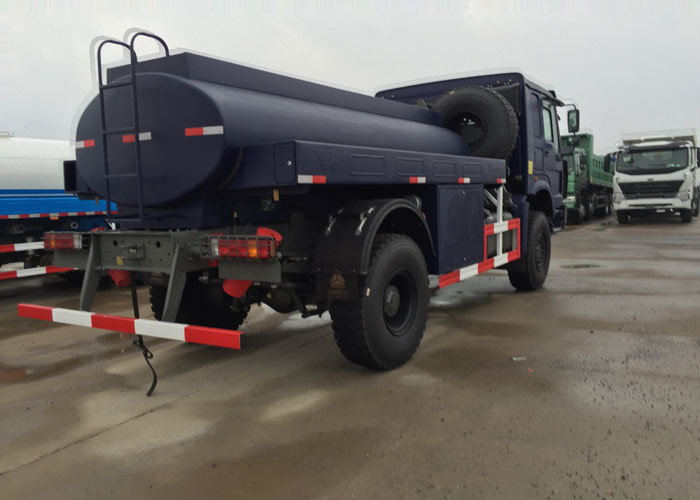 HOWO 4X4 LHD Gasoline Transporting Oil Tank Truck / Petroleum Tanker Trucks