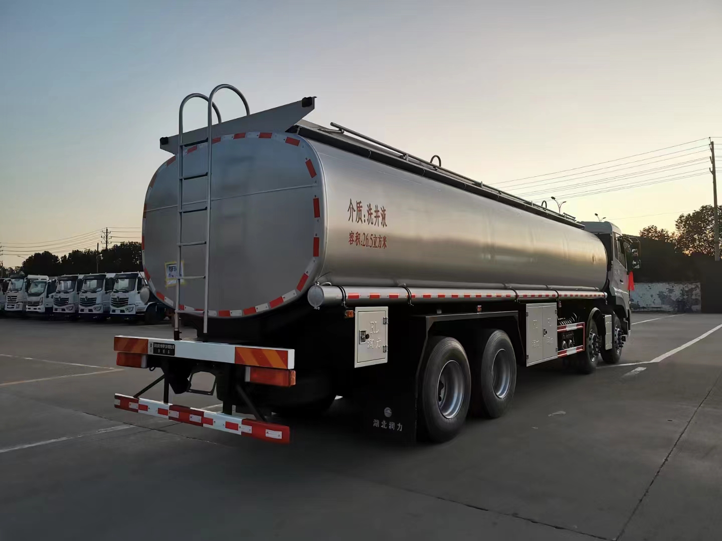 HOWO 6x4 20cbm 30000 Liters Oil Tank Truck Heavy Duty Fuel Delivery Truck