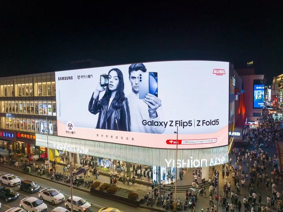 Resolution RGB LED Display 40000 Dots/sqm 5mm Pixel Pitch 320*160mm Module Size for Precise and Accurate Display